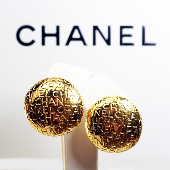 Chanel Monogram Vintage Gold Plated Clip-on Earrings in Mint Condition *signed* - Picture 8 of 16